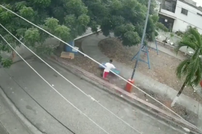 La víctima corrió para salvaguardar su integridad.