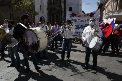 Afuera del Municipio hubo un plantón  de apoyo a Jorge Yunda.