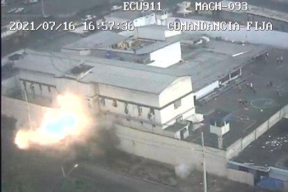 La explosión provocada esta tarde en los exteriores de la cárcel de Machala, sería para un intento de fuga.
