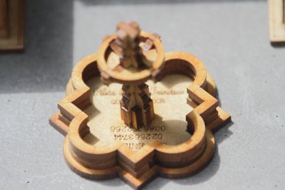 Conventos, plazas y otros sitios turísticos de la capital están plasmados en sus obras.