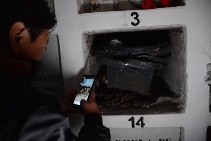 Una de las tumbas estaba abierta.