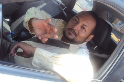 Así lucía en una entrevista anterior con EXTRA. En esa época aún se dedicaba a realizar carreras en su vehículo.