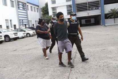 Los sospechosos fueron identificados como Justin Vargas y Jennifer Arroyo.