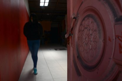 La chica quiere dejar de ver a estos seres. Dice que absorbe la energía de ellos.