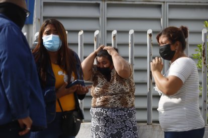 Familiares de Jonathan Chiriguaya estaban desconcertados por lo ocurrido, en Guayaquil.