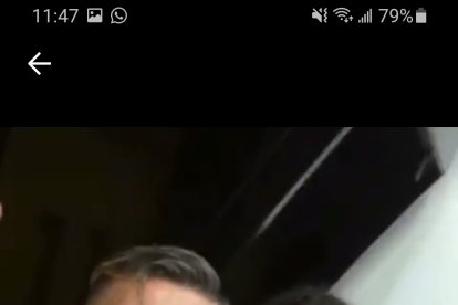 Carlos Garcés y su broma a Byron Castillo.