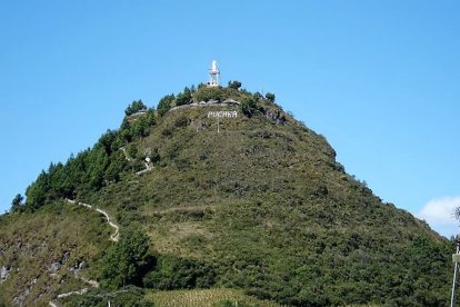 En lo alto del cerro, la Virgen del Rosario también tiene su historia.