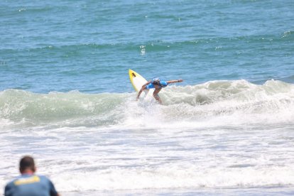Mimi Barona durante su participación en la prueba de surf de los Juegos Olímpicos de Tokio.
