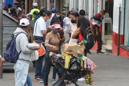 Solo en la ciudad habría cerca de 20 mil comerciantes ambulantes.