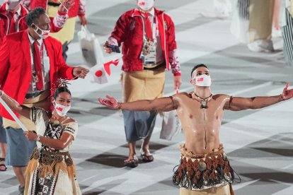 Como el único representante de Tonga en los Juegos Olímpicos de Invierno de 2018, Taufatofua fue de nuevo el abanderado de su país en la ceremonia de apertura. A pesar de que las temperaturas estaban por debajo de los cero grados celsius, nuevamente no llevó nada más que la indumentaria tradicional envuelta alrededor de su cintura, mostrando su pecho y torso con aceite.