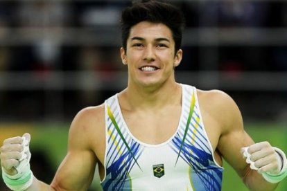 Es un gimnasta artístico brasileño de origen japonés miembro del equipo nacional.