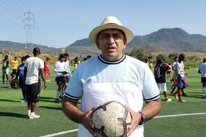 Carlos Macías está al frente del proyecto social - deportivo.