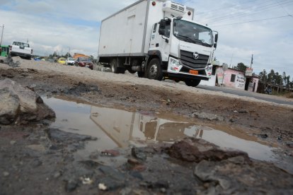Los baches son parte de la problemática.