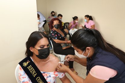 Gabriela, reina LGBTI, dice que promoverá la vacunación en otras provincias.