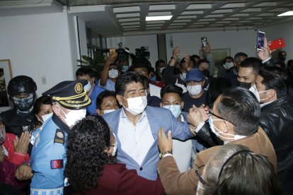 Luego de conocerse la sentencia de la Corte Provincial de Pichincha, Jorge Yunda se sentó en el despacho de la Alcaldía.