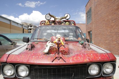 La camioneta es como su segunda esposa, según él.