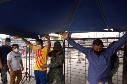 La operación busca evitar que se generen desmanes dentro del centro carcelario.