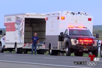 Las autoridades mexicanas retiraron el cuerpo de un camión de mudanza, en una carretera que conducía a Estados Unidos.