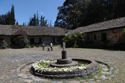 La plaza central de la Hacienda Guachalá.