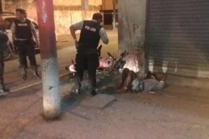 Heridos estarían implicados en un robo a un grupo de personas en una reunión.