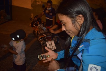 Yépez no dejo para nada sus medallitas de las virgencitas.