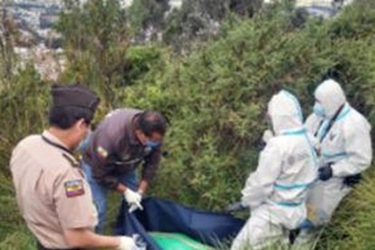 Los agentes la hallaron a un lado de la avenida Simón Bolívar, por La Argelia, en el sur de Quito.