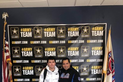 Padre e hijo previo al ingreso a la Armada.