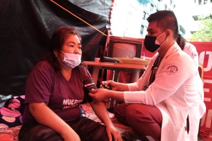 Jackeline y el resto de huelguistas fueron revisados por personal médico.