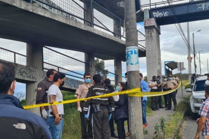 Un contingente de la Dinased, así como de Criminalística, cercó el sitio donde se localizaron los restos.