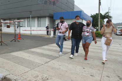 July Pazmiño (short jean) había festejado su cumpleaños con sus familiares.ECUADOR