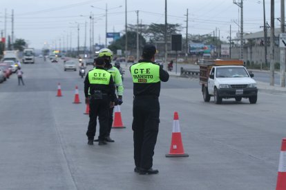Cuando ocurren actos violentos, a veces, los vigilantes cierran la vía a Daule en el tramo carcelario.