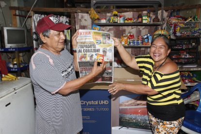 Toda la alegría de Celso y Isabel... con su EXTRA ganadora.