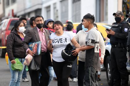 Allegados de la víctima estuvieron en el levantamiento del cuerpo.