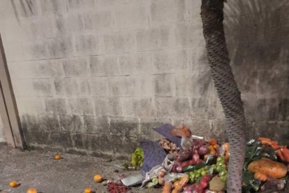 También se retiró a vendedores de frutas y verduras.