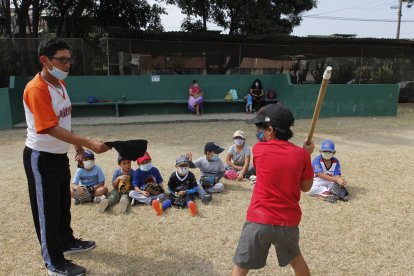 Tienen que entrenar con cuidado, porque no tienen cascos de protección.