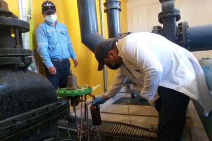 Técnicos han tomado muestras de los sectores donde se receptaron denuncias de contaminación.