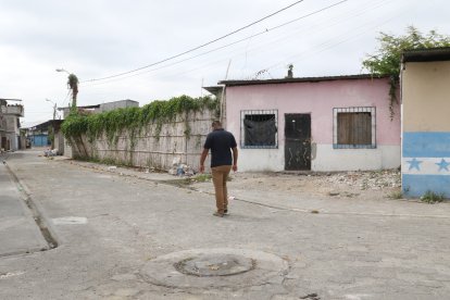 Según información de moradores a los policías está casa sería una guarida para delincuentes y allí llevan a las víctimas.