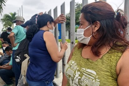 Gabriela Cumbe lloraba el asesinato del padre de sus hijas, Luis Ortiz Delgado.