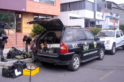 Los agentes antiexplosivos no encontraron carga fulminante en el interior del aparato que llevó el sospechoso.