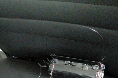 La supuesta bomba tenía un control remoto con el que presuntamente se activaría el circuito de la carga.