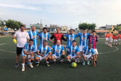 San Vicente juega en la categoría sub-40. Harta pelota en una sola foto.