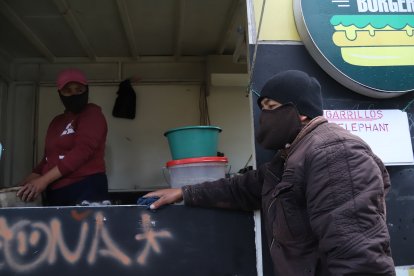 Don Manuel tenía pesadillas, pero desde que rezó ya no sueña con fantasmas.