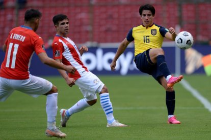 Fernando Gaibor sacó a relucir su calidad ante los paraguayos.