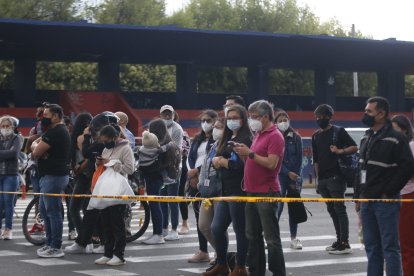 La gente se acercó para ver lo que había ocurrido. Muchos moradores estaban asustados.