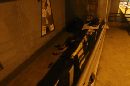 Quienes viven al pie del cruce que se conecta con Serli, en Antepara y García Goyena, están hartos de ser testigos de los robos y tener “un paso peatonal de adorno