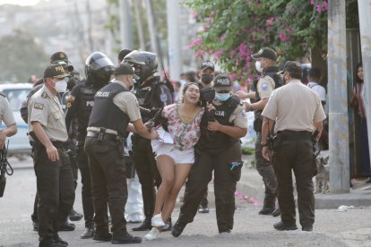 Familiares de las víctimas estaban consternados.