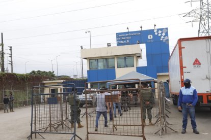 Ataques. En julio, motines registrados en la cárcel de Guayaquil y de Cotopaxi, dejaron cerca de una treintena de reos asesinados.