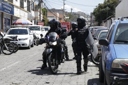 Un contingente policial resguardó las afueras de la cárcel.