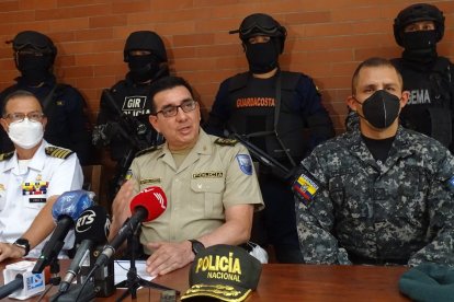 Los comandantes de la Zona 8 de la Policía y del Comando de Guardacostas informaron sobre el operativo.