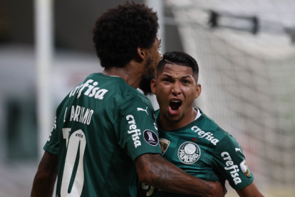 Rony destaca como delantero del Palmeiras.